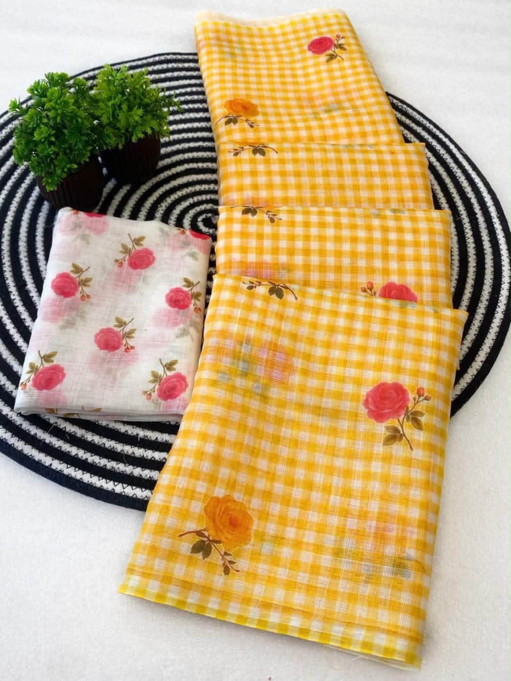 Classic Checkered Charm Linen Cotton Digital Printed Saree with Floral Printed Blouse