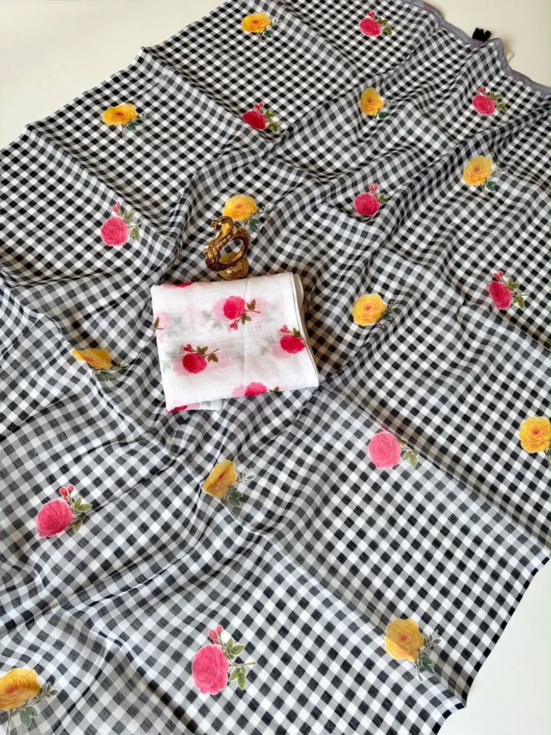 Classic Checkered Charm Linen Cotton Digital Printed Saree with Floral Printed Blouse