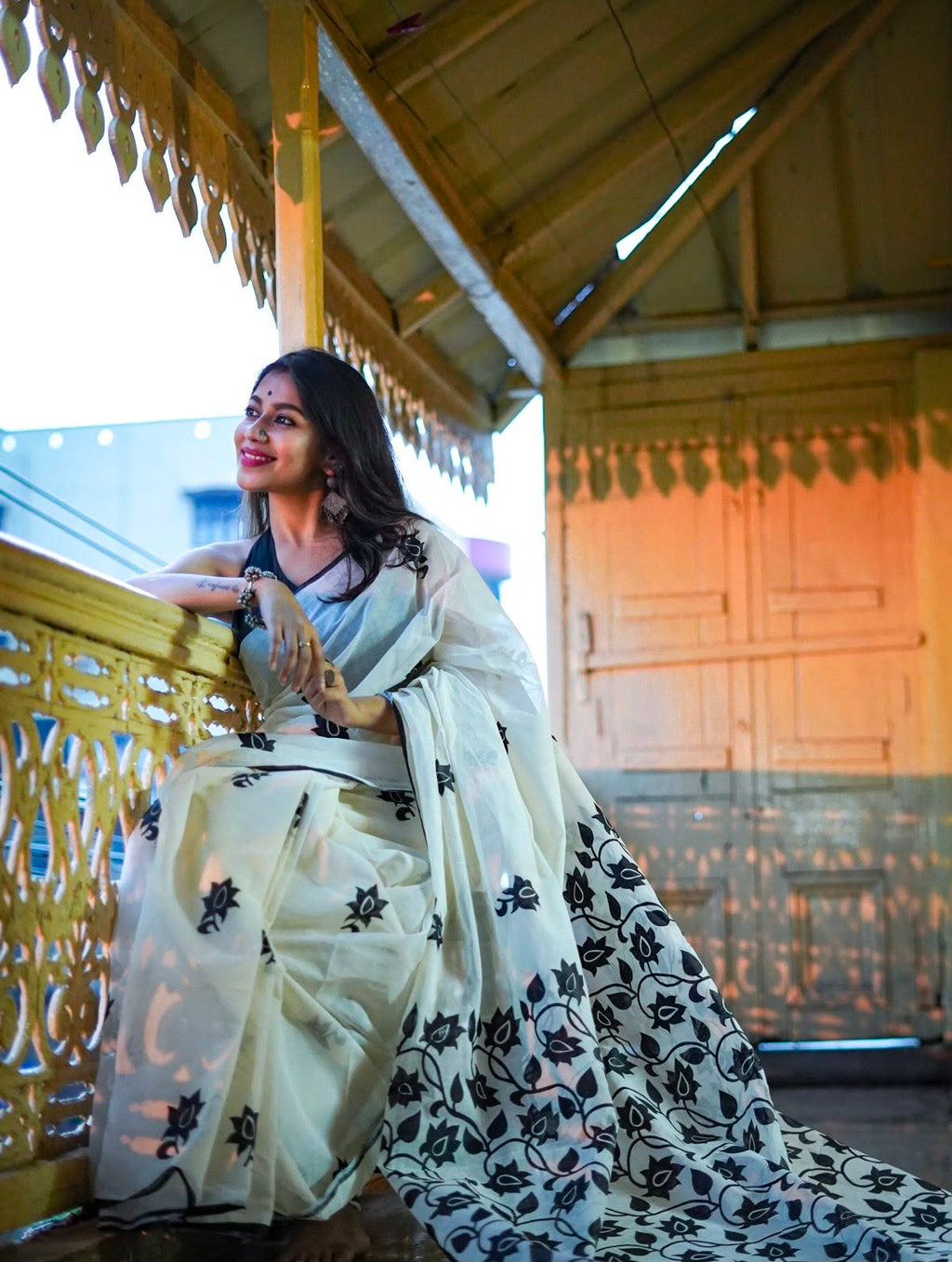 Zahlar Royale Elegant Linen Cotton Digital Printed Saree with Satin Banglory Blouse