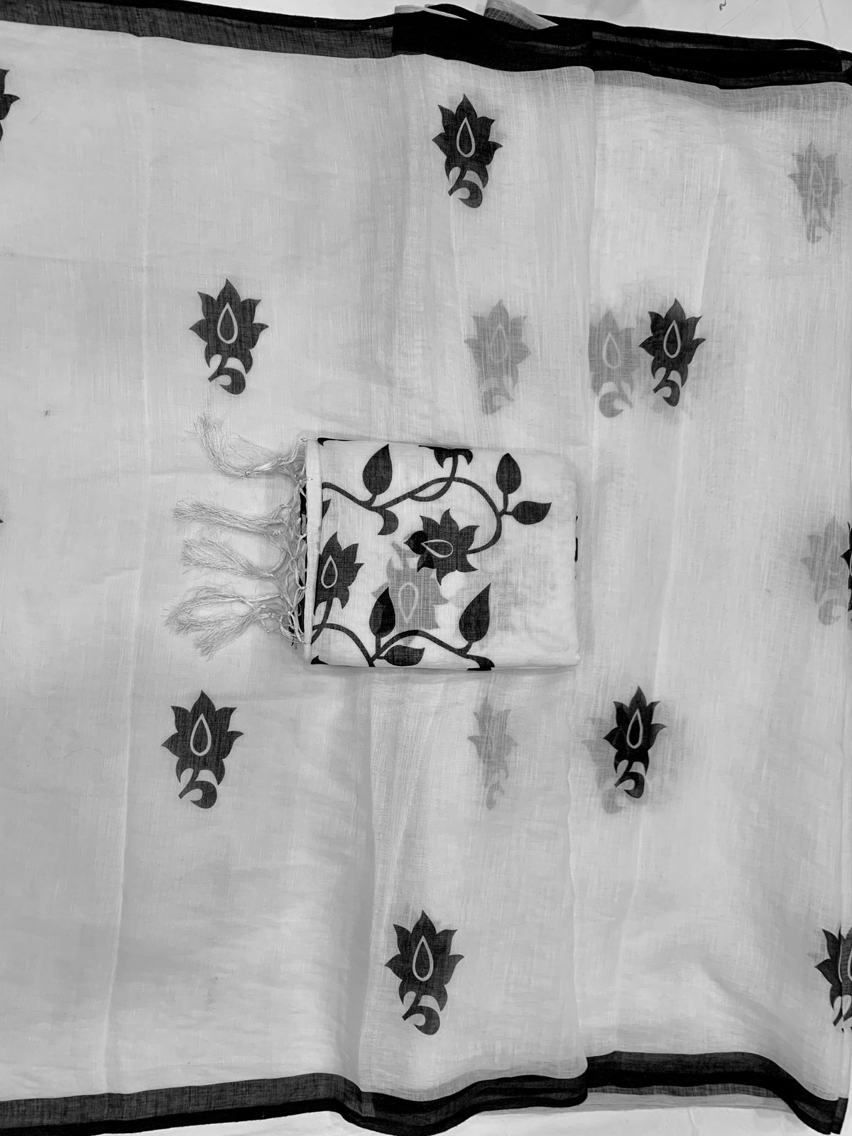 Zahlar Royale Elegant Linen Cotton Digital Printed Saree with Satin Banglory Blouse