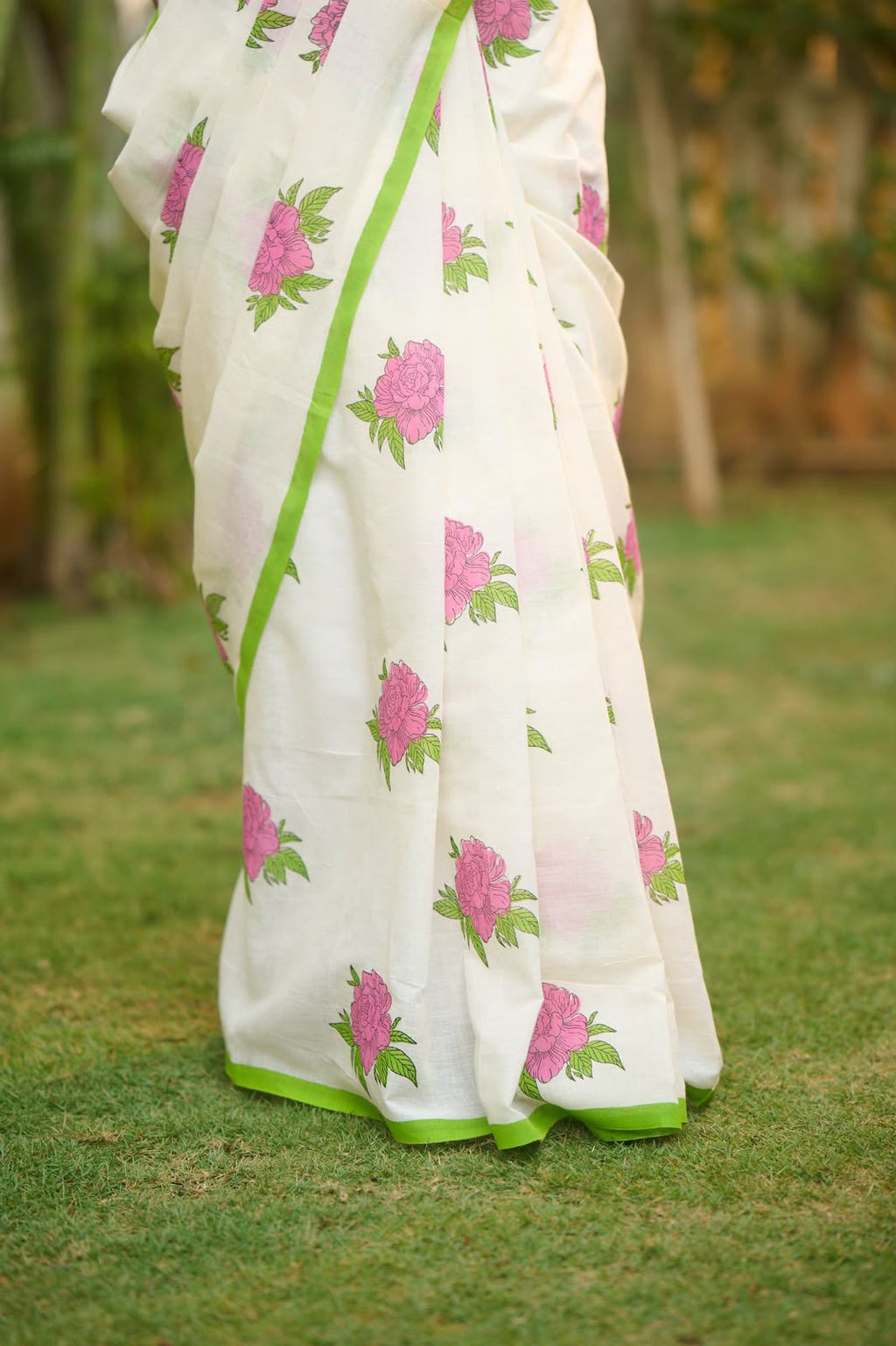 Floral Grace Elegant Linen Cotton Digital Printed Saree with Matching Floral Blouse
