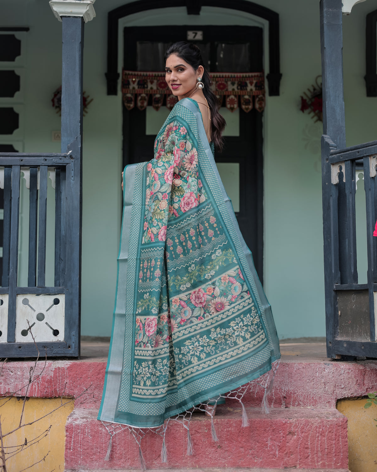 Royal Zahlar Elegance Linen Cotton Digital Printed Saree with Silver Zari Patta & Matching Blouse
