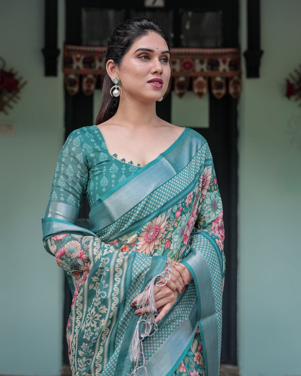 Royal Zahlar Elegance Linen Cotton Digital Printed Saree with Silver Zari Patta & Matching Blouse