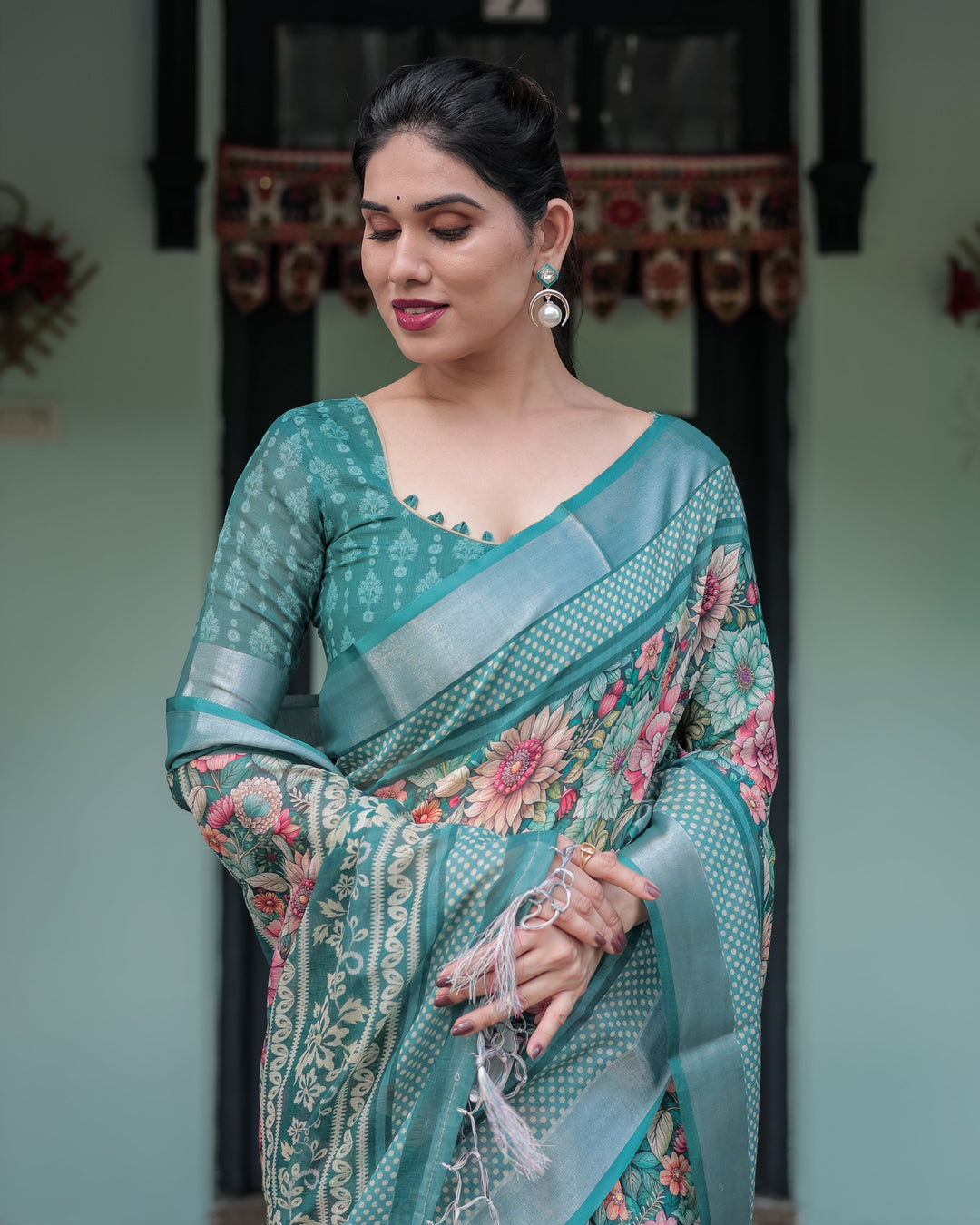 Royal Zahlar Elegance Linen Cotton Digital Printed Saree with Silver Zari Patta & Matching Blouse