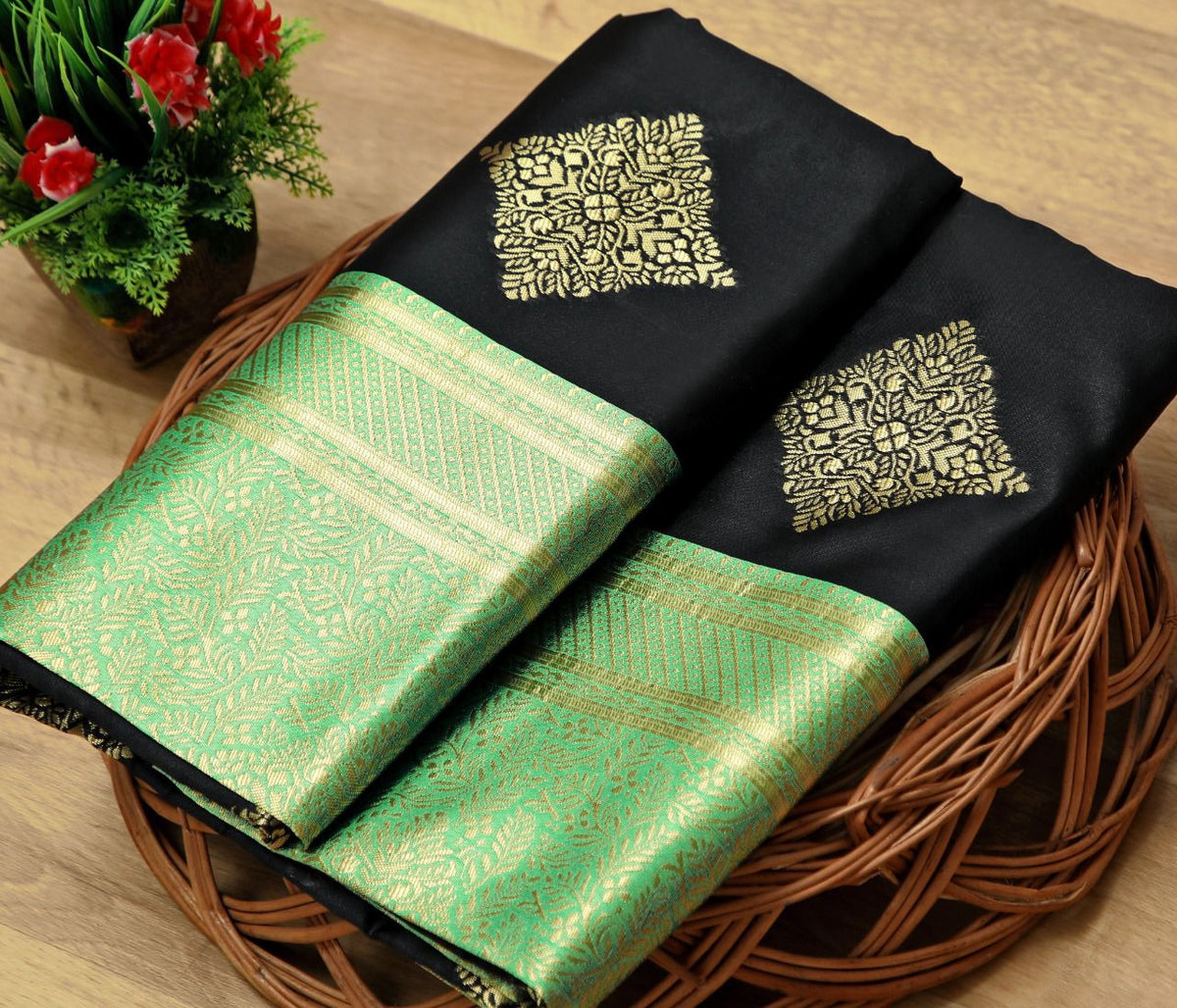 Elegant Lichi Silk Saree with Rich Pallu & Jacquard Border