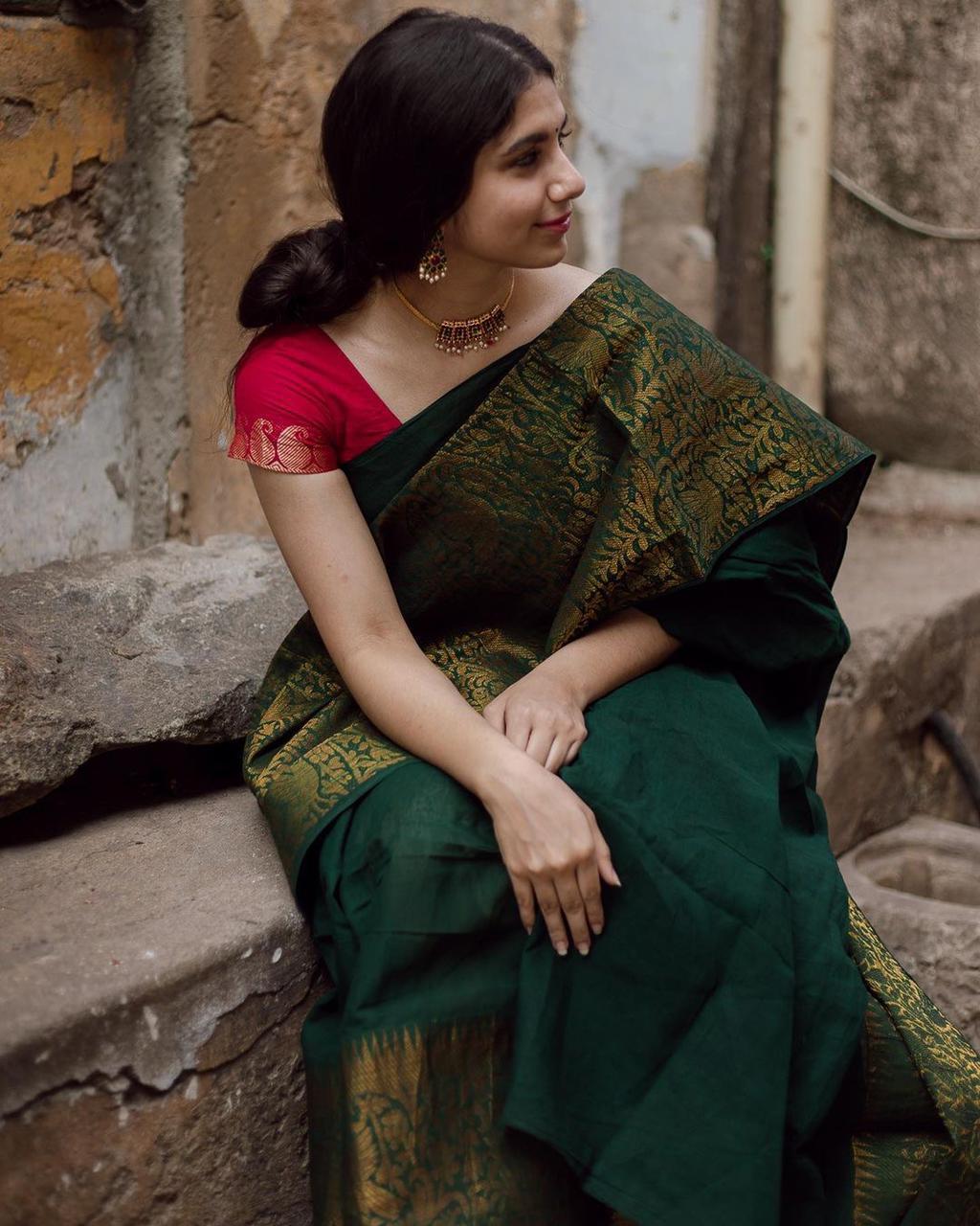 Regal Lichi Grace – Soft Lichi Silk Saree with Rich Pallu & All-Over Jacquard Work