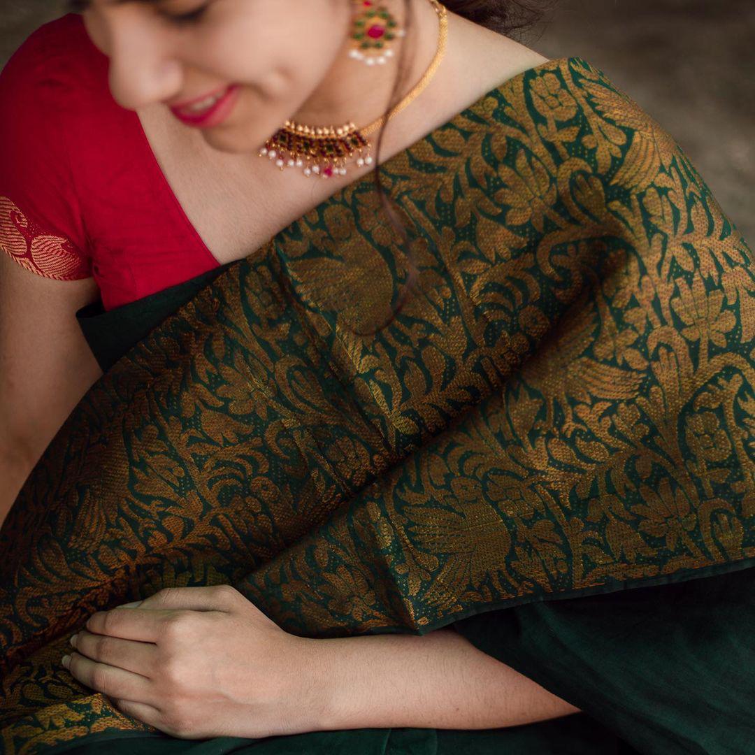 Regal Lichi Grace – Soft Lichi Silk Saree with Rich Pallu & All-Over Jacquard Work