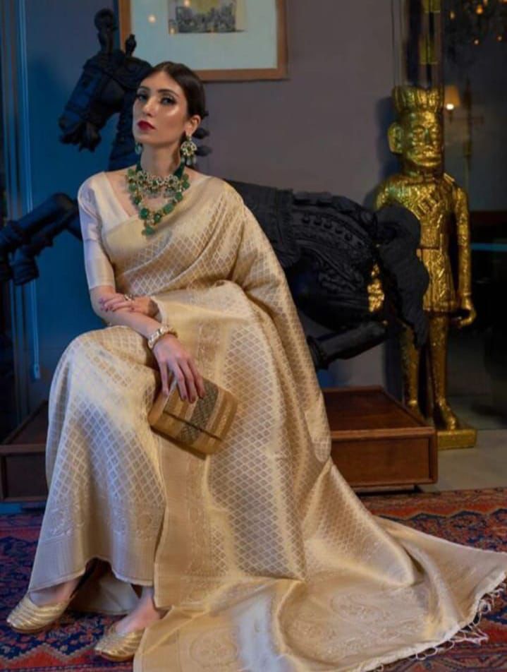 Lichi Silk Royale – Elegant Soft Lichi Silk Saree with Rich Pallu & All-Over Jacquard Work