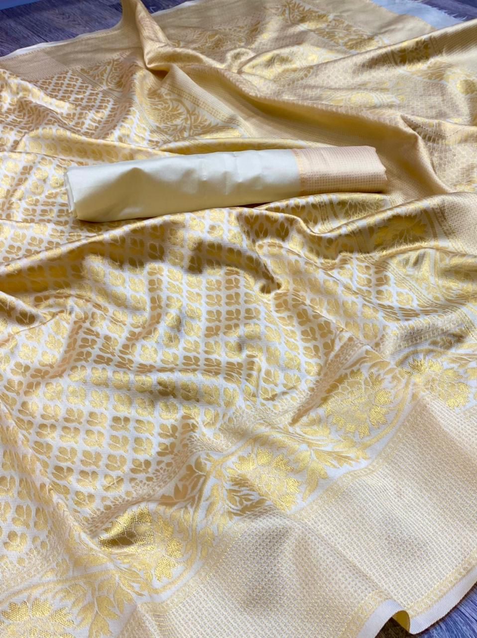 Lichi Silk Royale – Elegant Soft Lichi Silk Saree with Rich Pallu & All-Over Jacquard Work