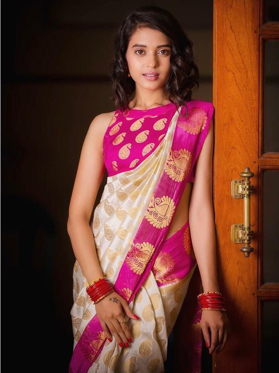 Lichi Silk Majesty Luxurious Soft Lichi Silk Saree with Rich Pallu & Exclusive All-Over Jacquard Work