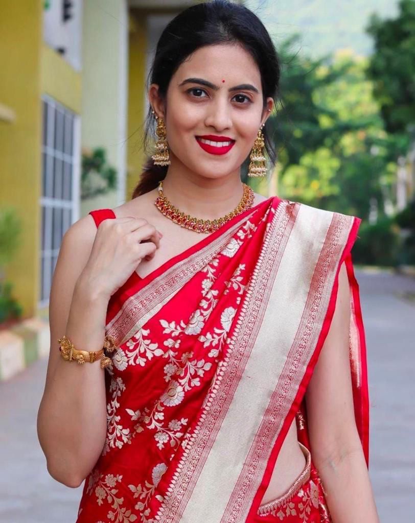 Lichi Silk Grace Elegant Soft Lichi Silk Saree with Rich Pallu & All-Over Jacquard Work