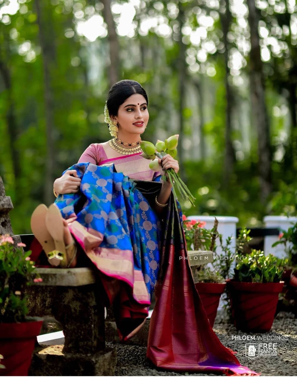 Lichi Silk Regal Elegance Soft Lichi Silk Saree with Rich Pallu & All-Over Jacquard Work