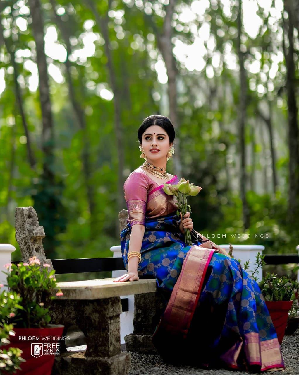 Lichi Silk Regal Elegance Soft Lichi Silk Saree with Rich Pallu & All-Over Jacquard Work