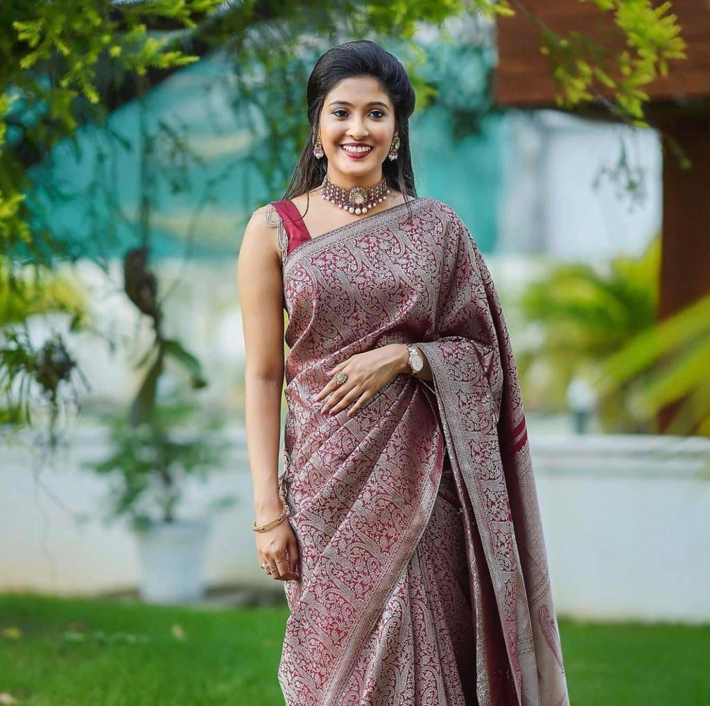Lichi Silk Royal Charm Soft Lichi Silk Saree with Rich Pallu & All-Over Jacquard Work