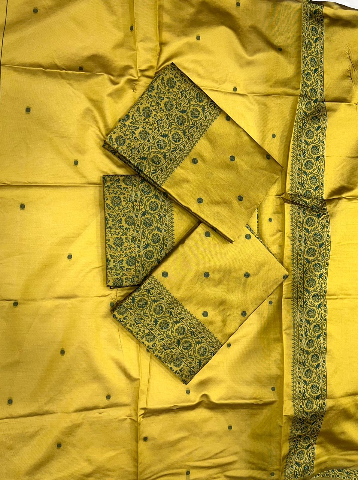 Lichi Silk Royal Elegance Soft Lichi Silk Saree with Rich Pallu & All-Over Jacquard Work