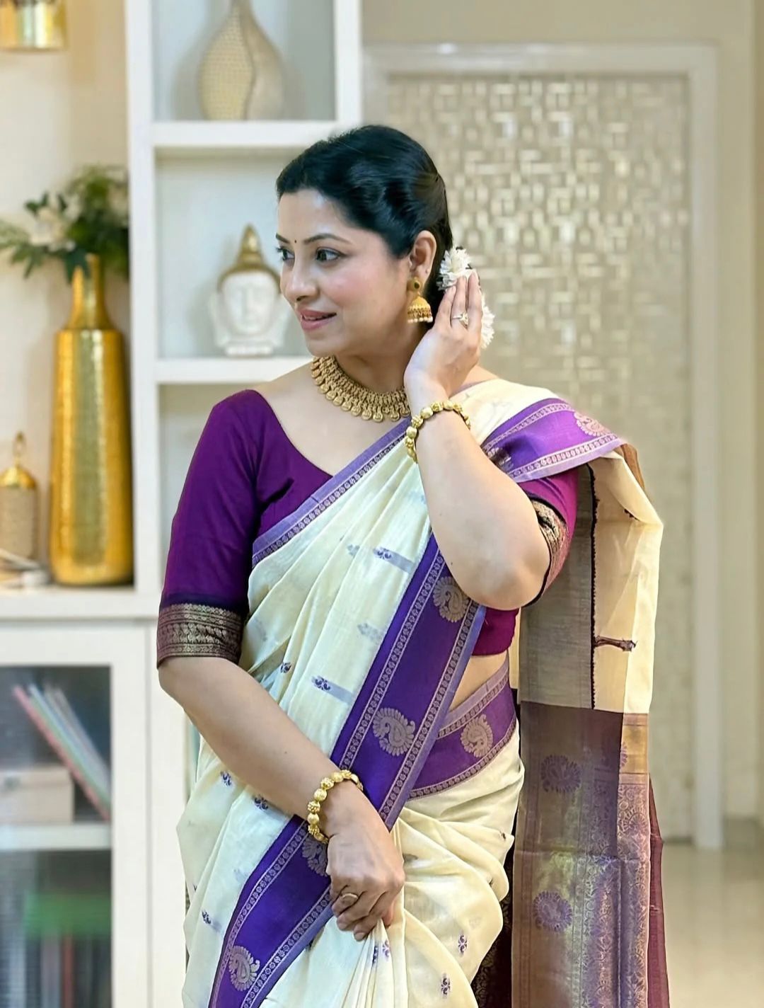 Soft Lichi Silk Saree with Rich Pallu & All-Over Jacquard Work and Running Border Blouse