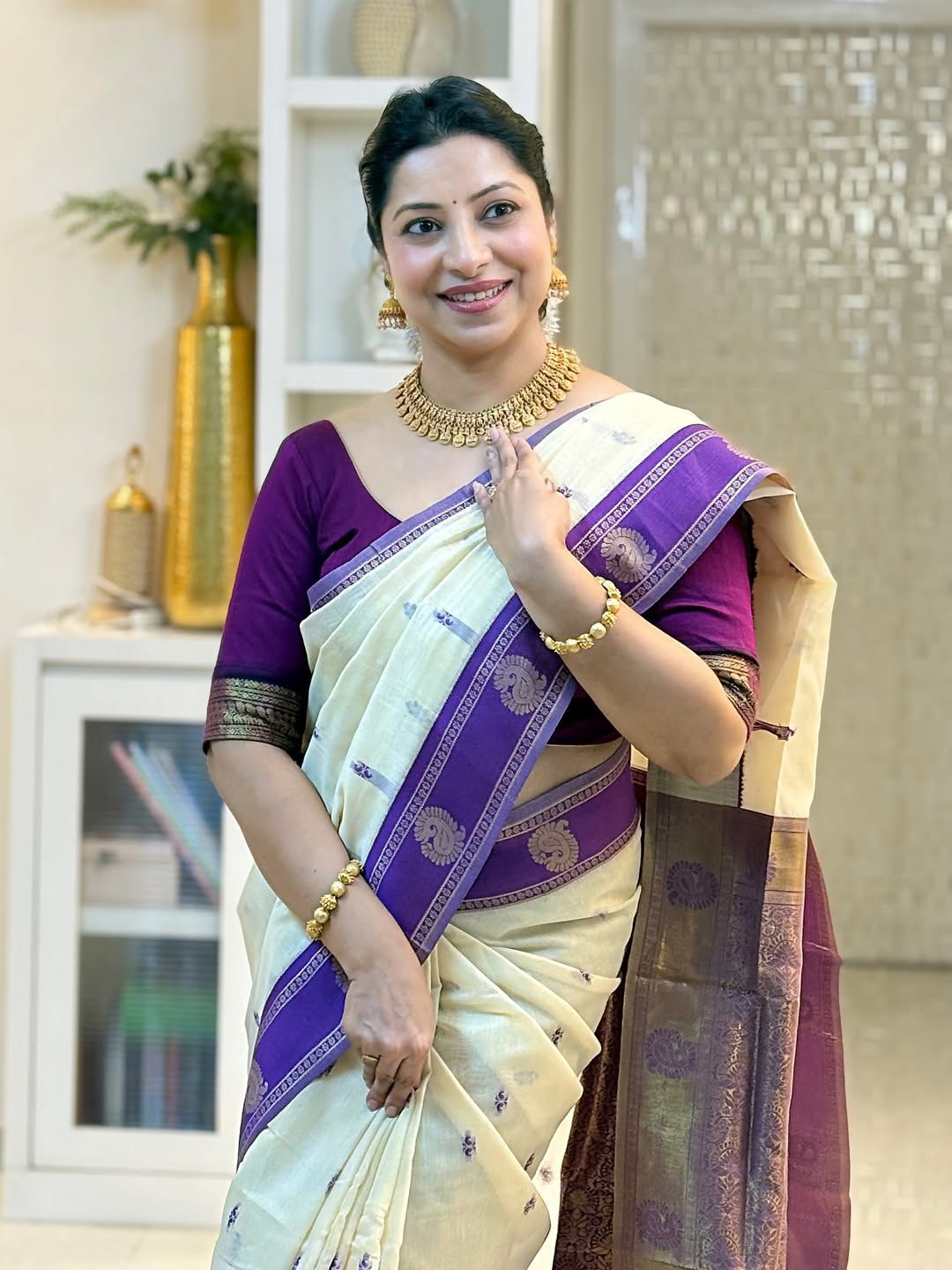 Soft Lichi Silk Saree with Rich Pallu & All-Over Jacquard Work and Running Border Blouse