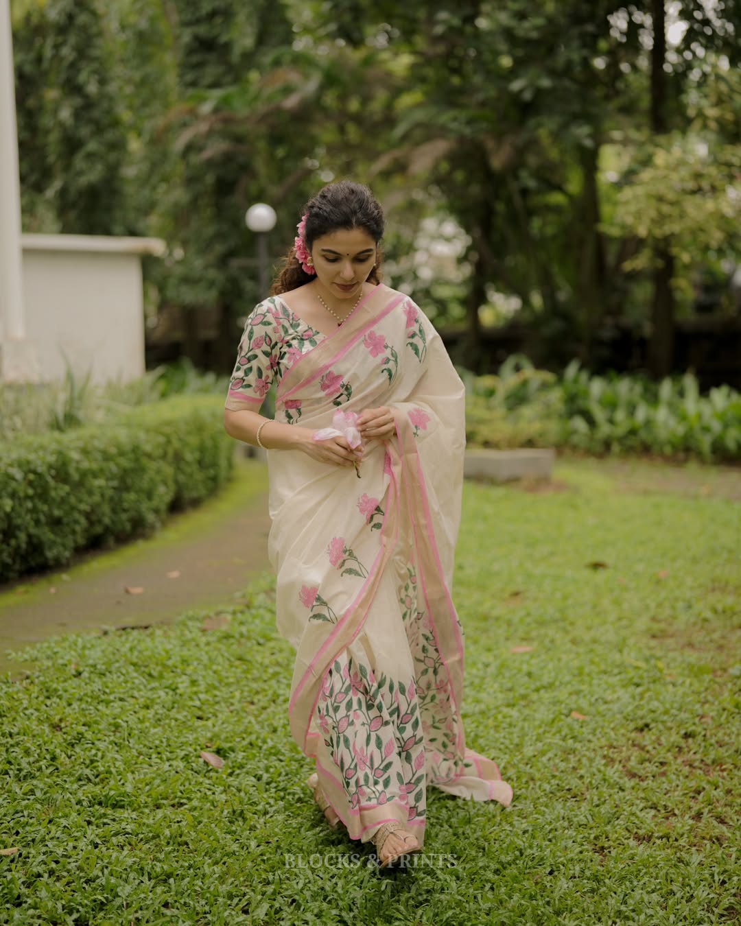 Elegant Blossom Digital Print Linen Cotton Saree with Matching Blouse