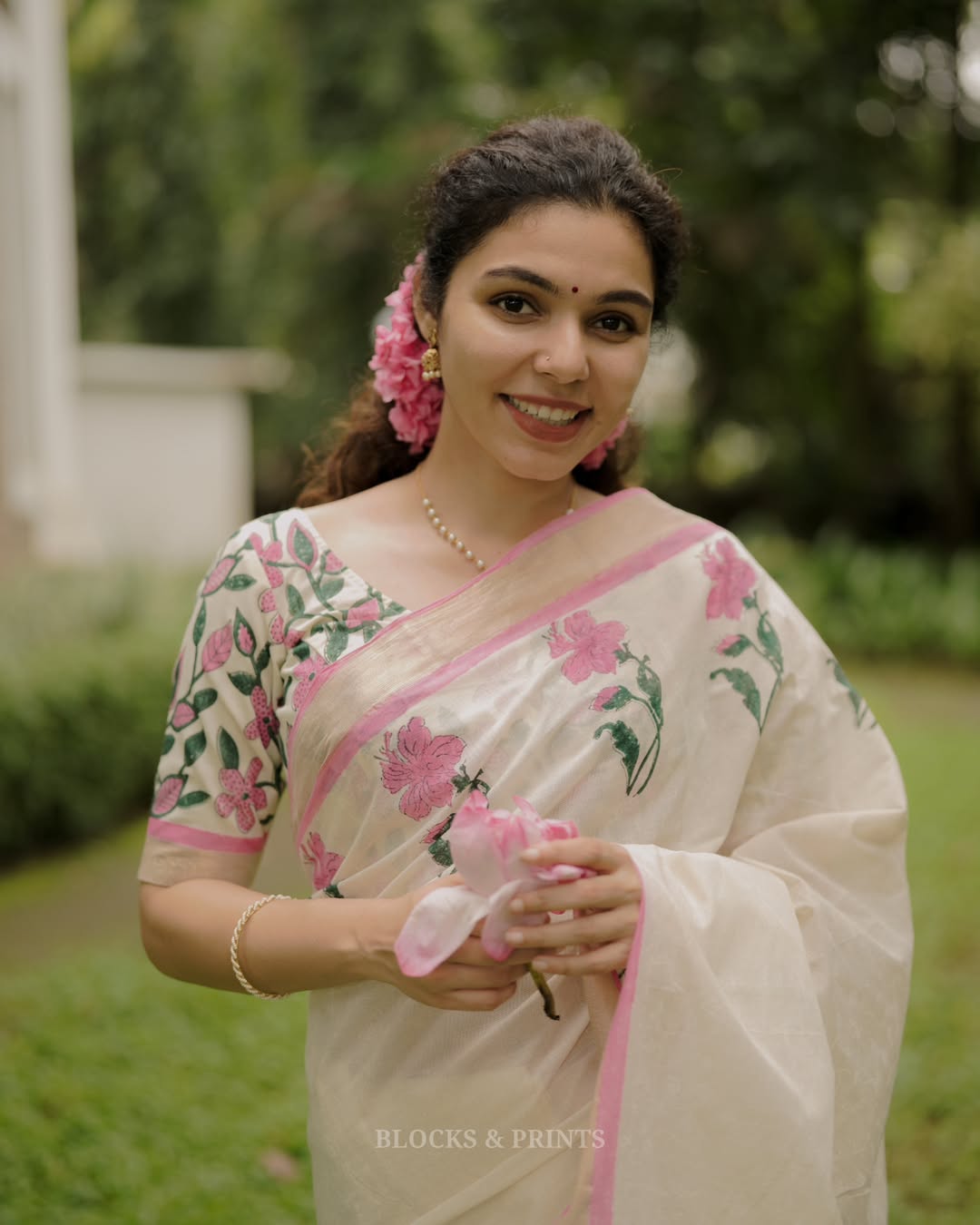Elegant Blossom Digital Print Linen Cotton Saree with Matching Blouse
