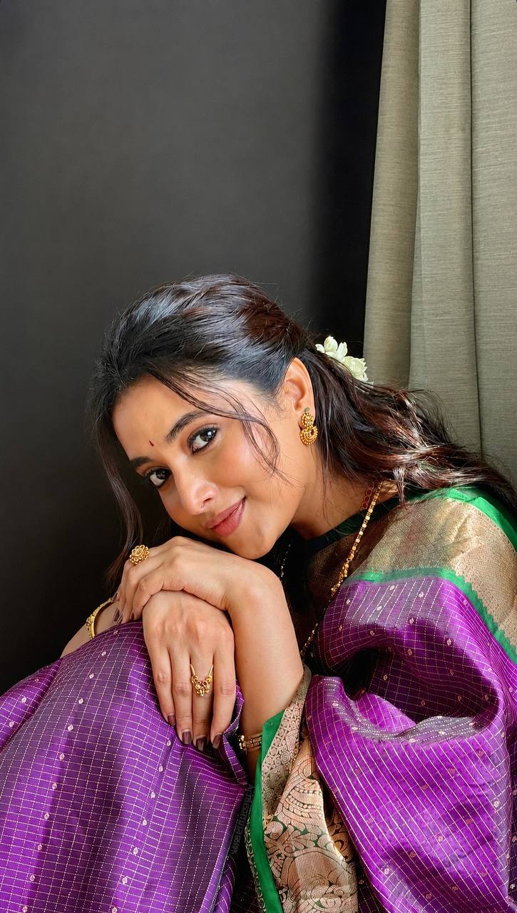 Lichi Silk Jacquard Saree with Rich Pallu Design & Exclusive Border Blouse