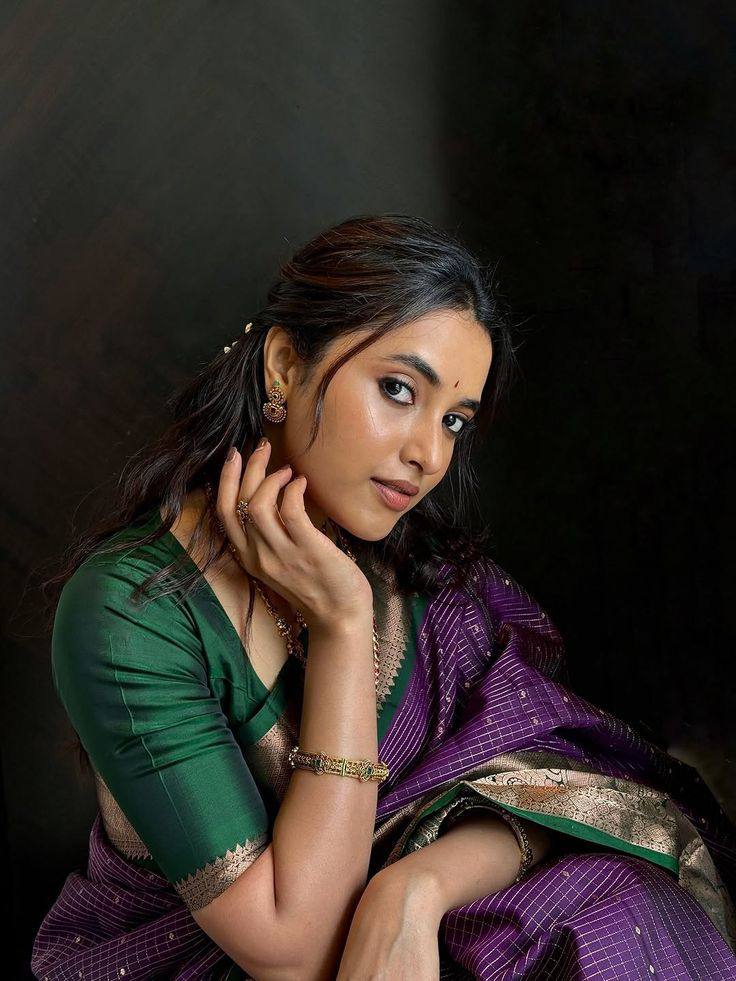 Lichi Silk Jacquard Saree with Rich Pallu Design & Exclusive Border Blouse