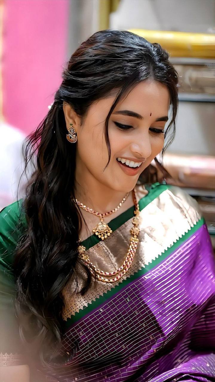 Lichi Silk Jacquard Saree with Rich Pallu Design & Exclusive Border Blouse
