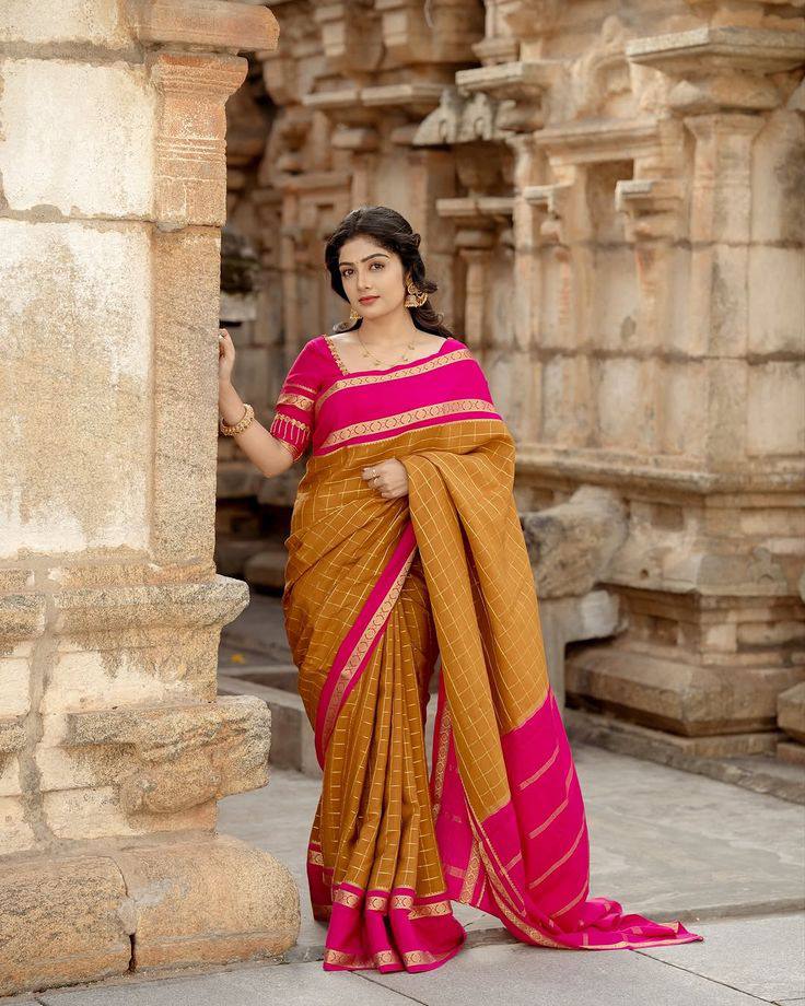 Elegant Soft Lichi Silk Saree with Artistic Jacquard Weave & Rich Pallu