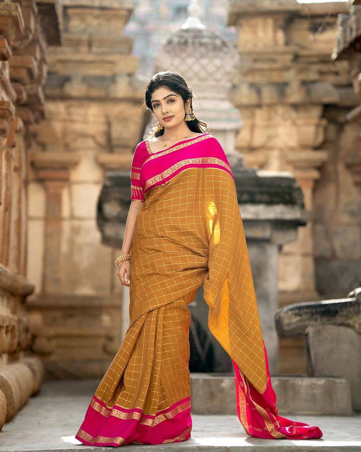 Elegant Soft Lichi Silk Saree with Artistic Jacquard Weave & Rich Pallu