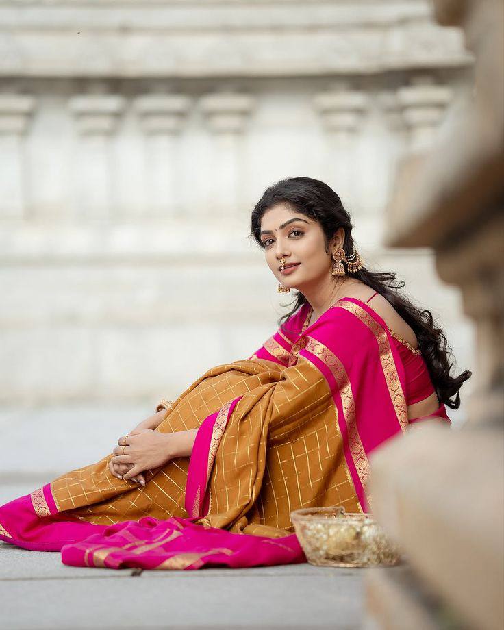 Elegant Soft Lichi Silk Saree with Artistic Jacquard Weave & Rich Pallu