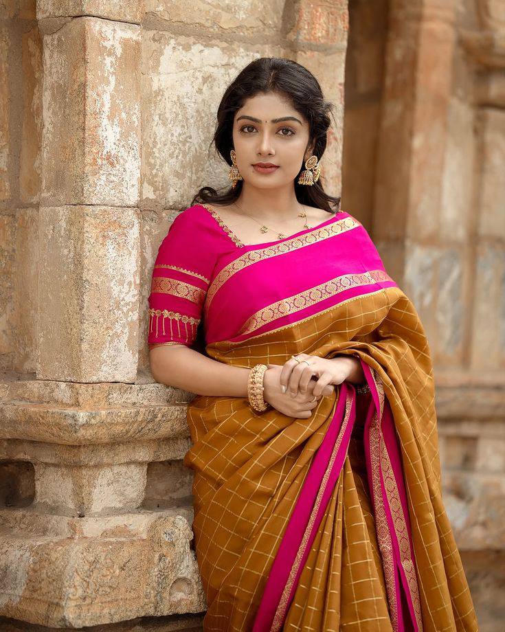 Elegant Soft Lichi Silk Saree with Artistic Jacquard Weave & Rich Pallu