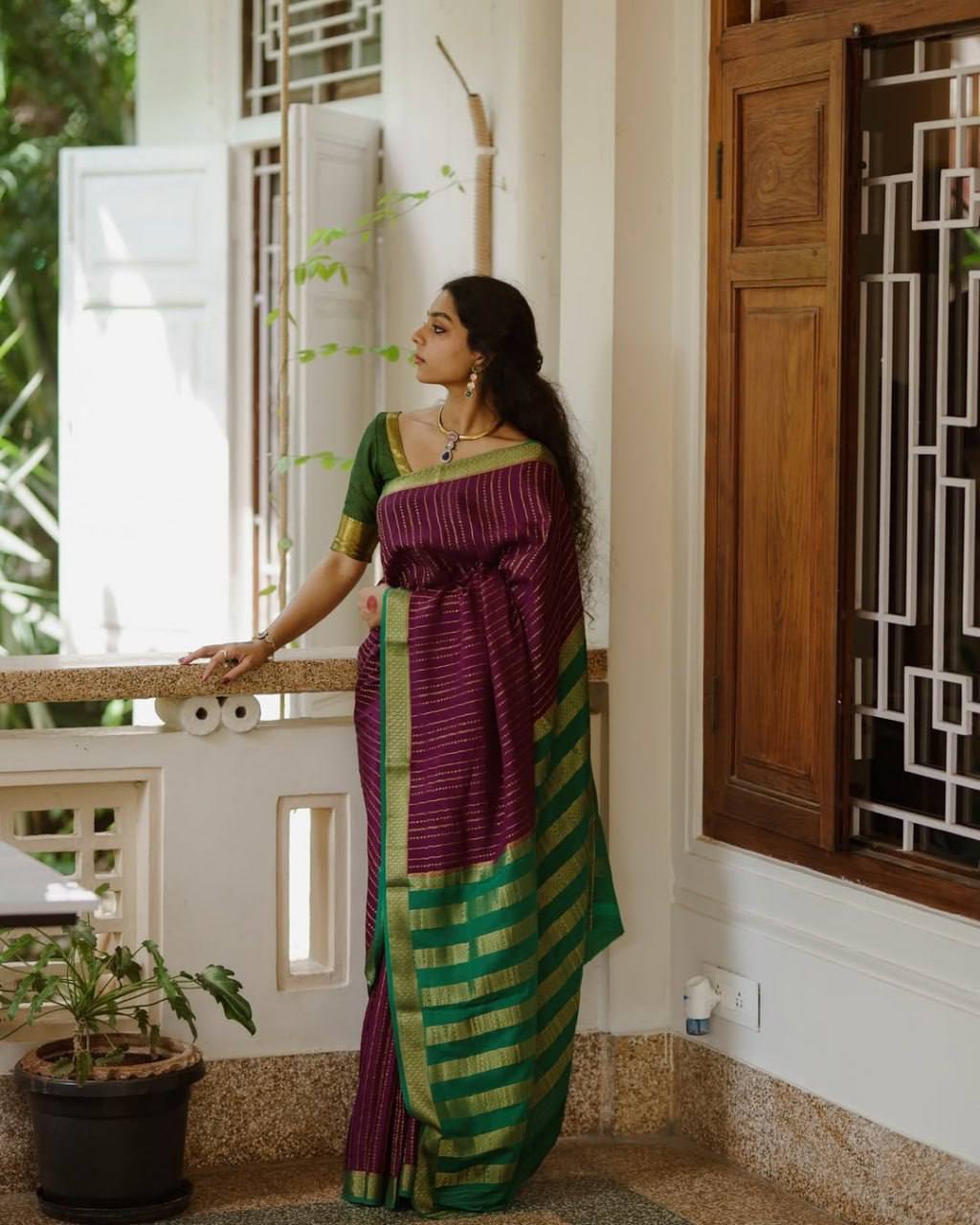 Exquisite Soft Lichi Silk Saree with Woven Jacquard Beauty & Rich Pallu