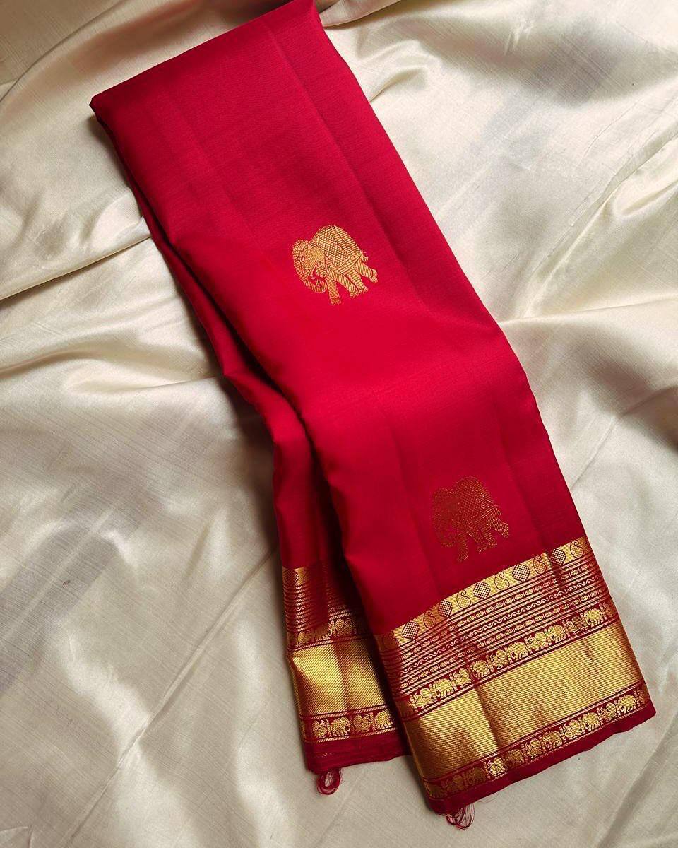 Graceful Soft Lichi Silk Saree with Ornate Jacquard Work & Rich Pallu
