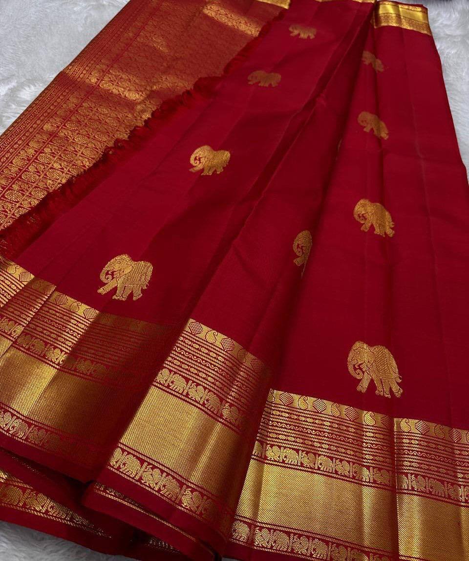 Graceful Soft Lichi Silk Saree with Ornate Jacquard Work & Rich Pallu