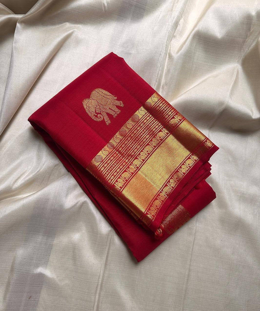 Graceful Soft Lichi Silk Saree with Ornate Jacquard Work & Rich Pallu