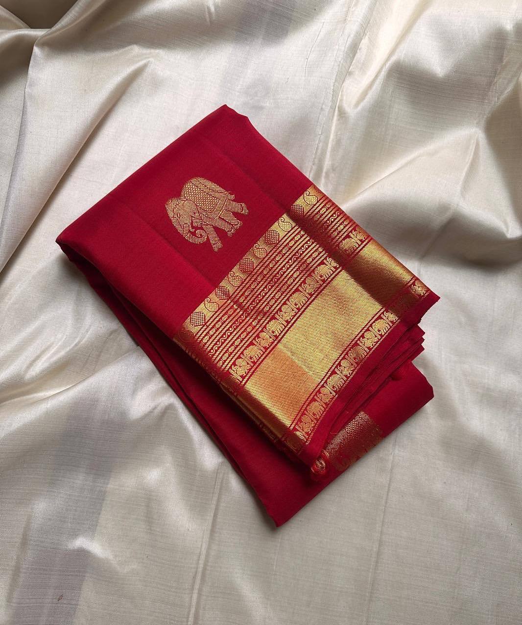 Graceful Soft Lichi Silk Saree with Ornate Jacquard Work & Rich Pallu