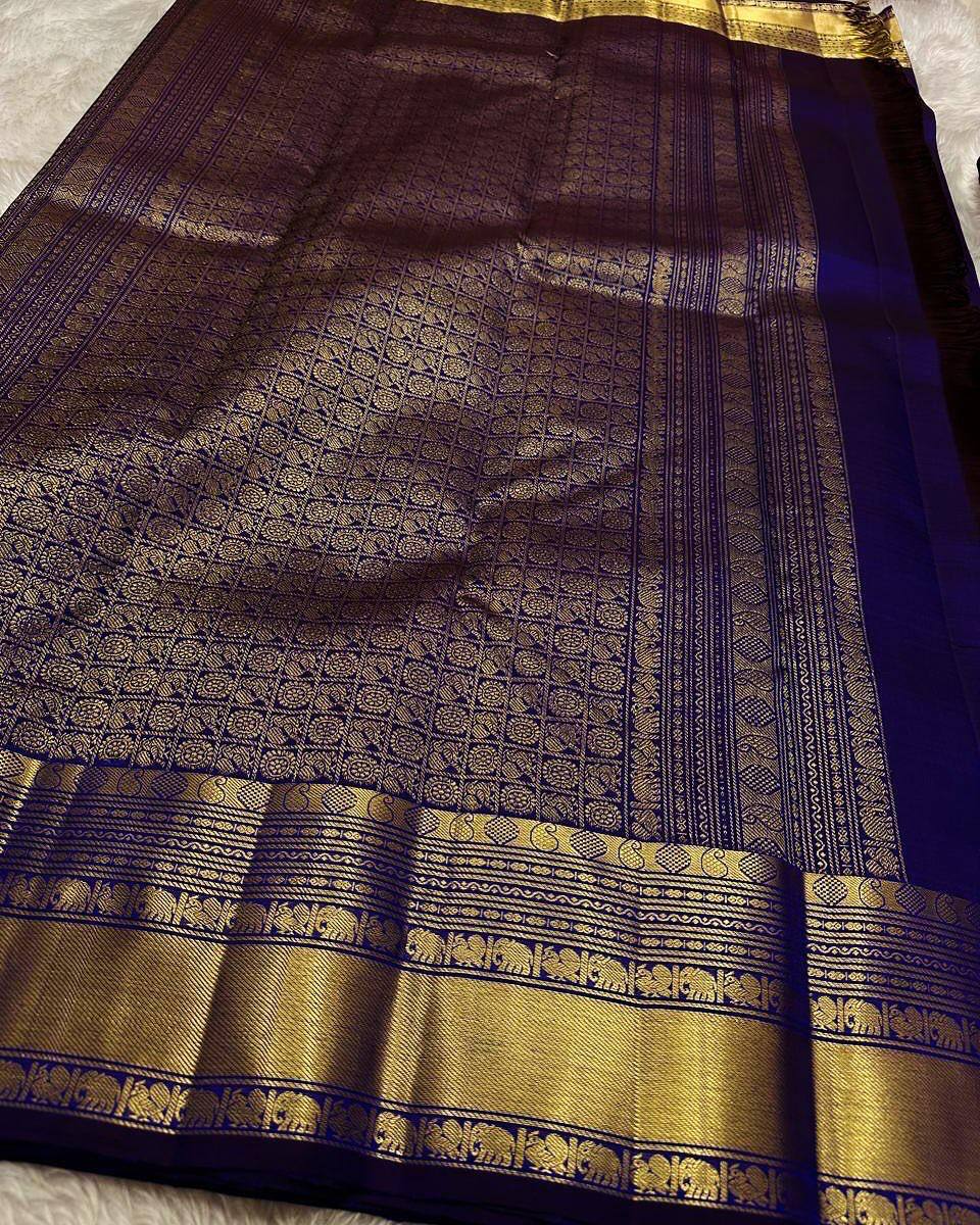 Graceful Soft Lichi Silk Saree with Ornate Jacquard Work & Rich Pallu