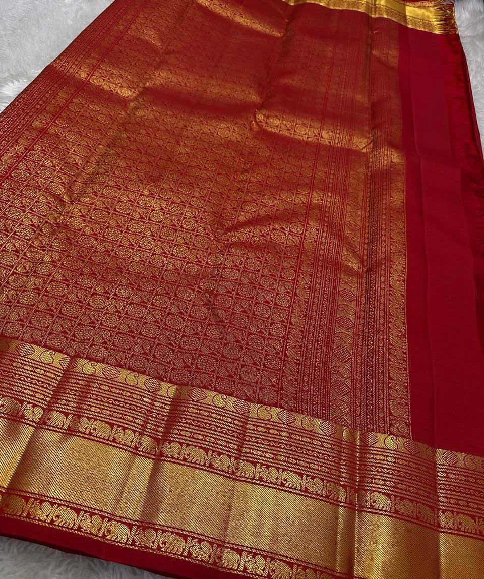 Graceful Soft Lichi Silk Saree with Ornate Jacquard Work & Rich Pallu