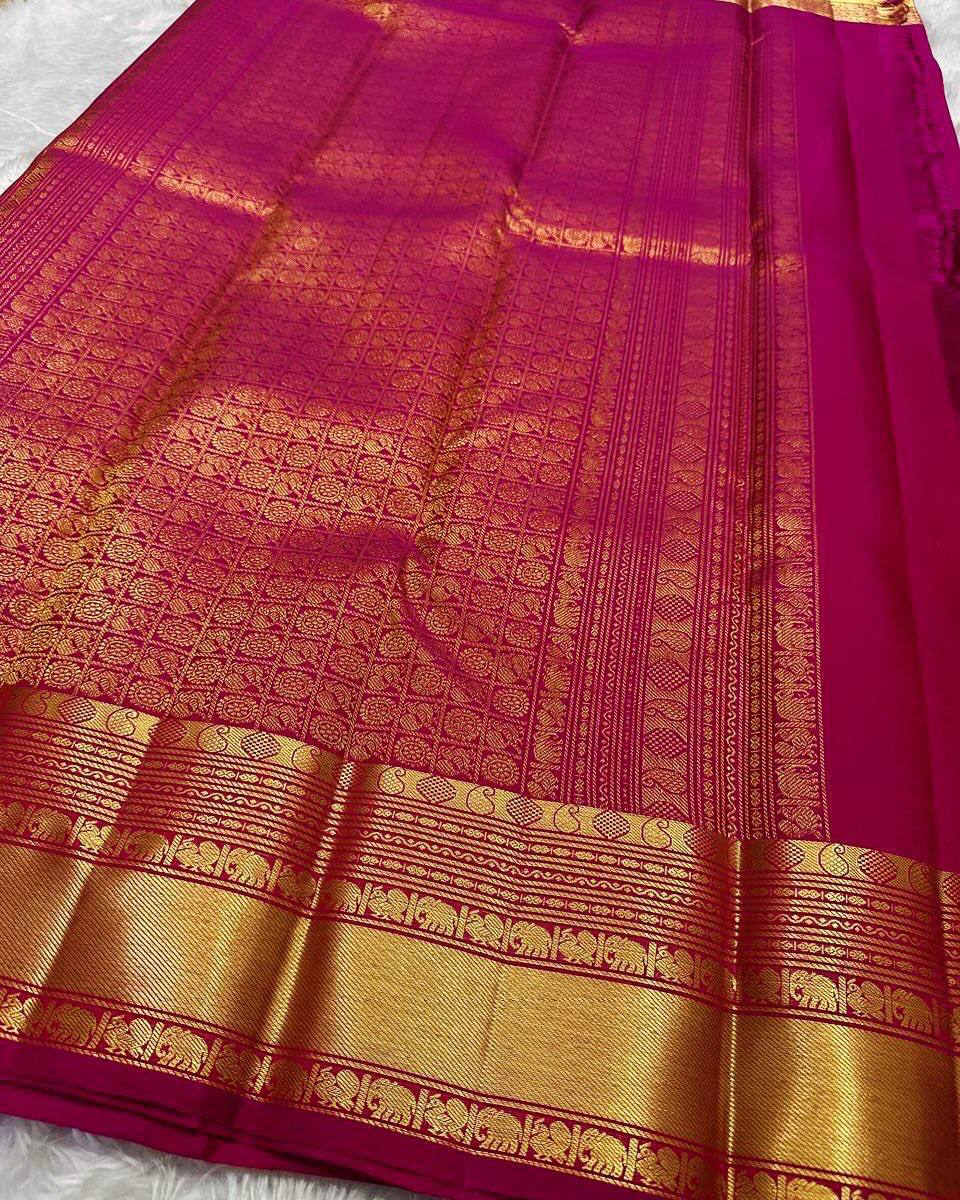 Graceful Soft Lichi Silk Saree with Ornate Jacquard Work & Rich Pallu