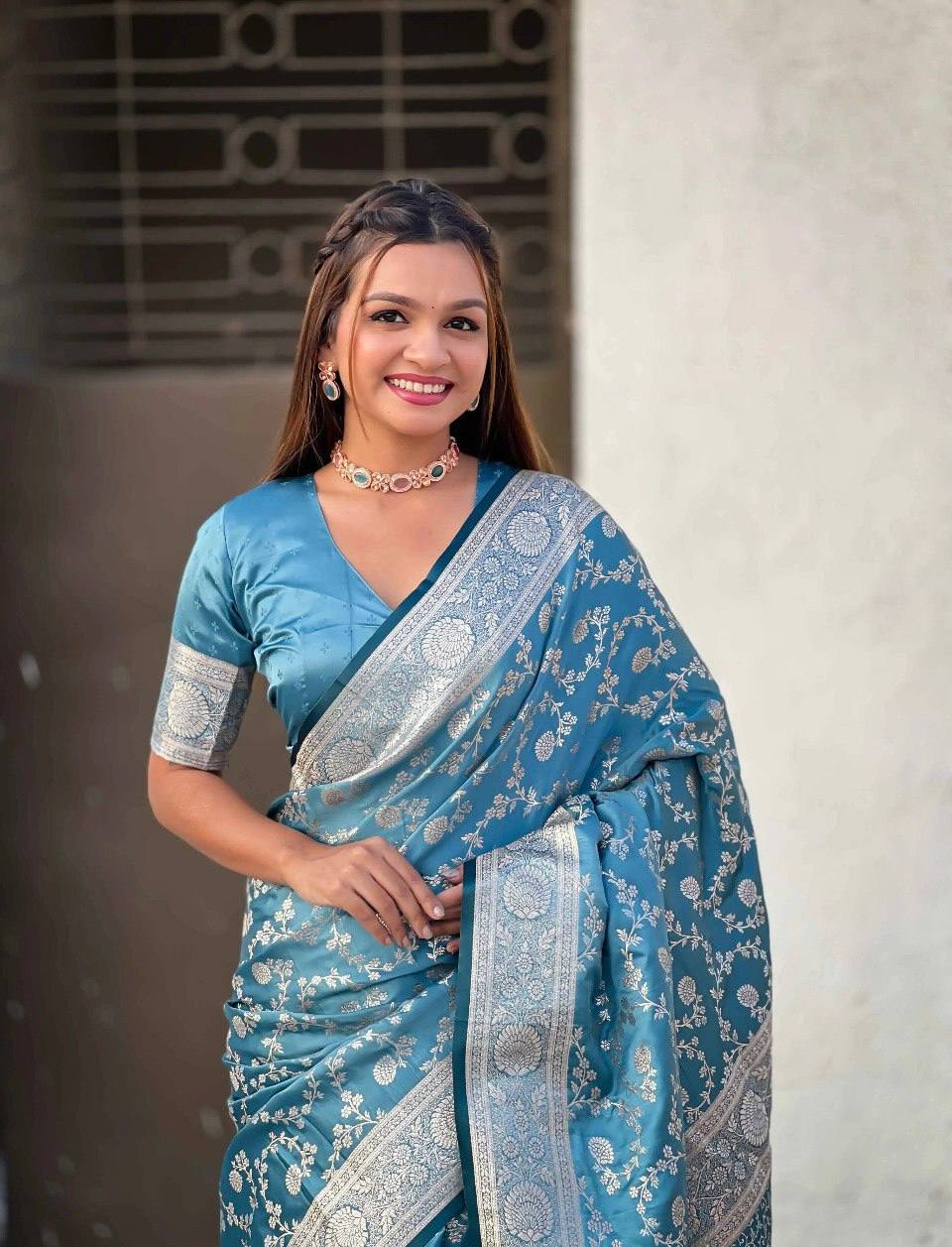 Regal Soft Lichi Silk Saree with Rich Jacquard Weave & Designer Pallu