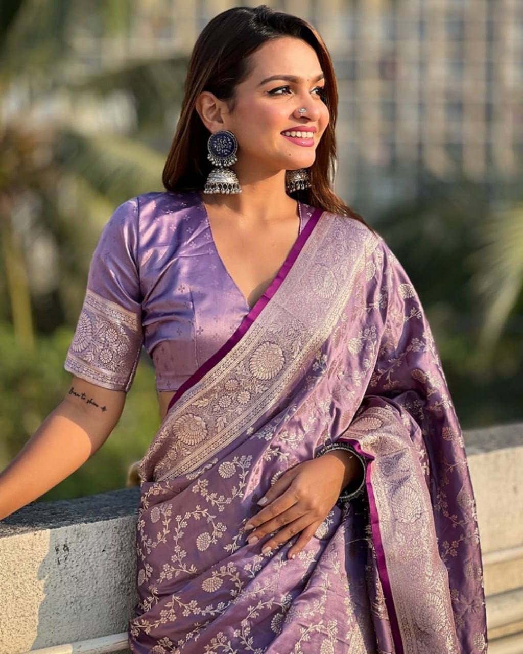 Regal Soft Lichi Silk Saree with Rich Jacquard Weave & Designer Pallu