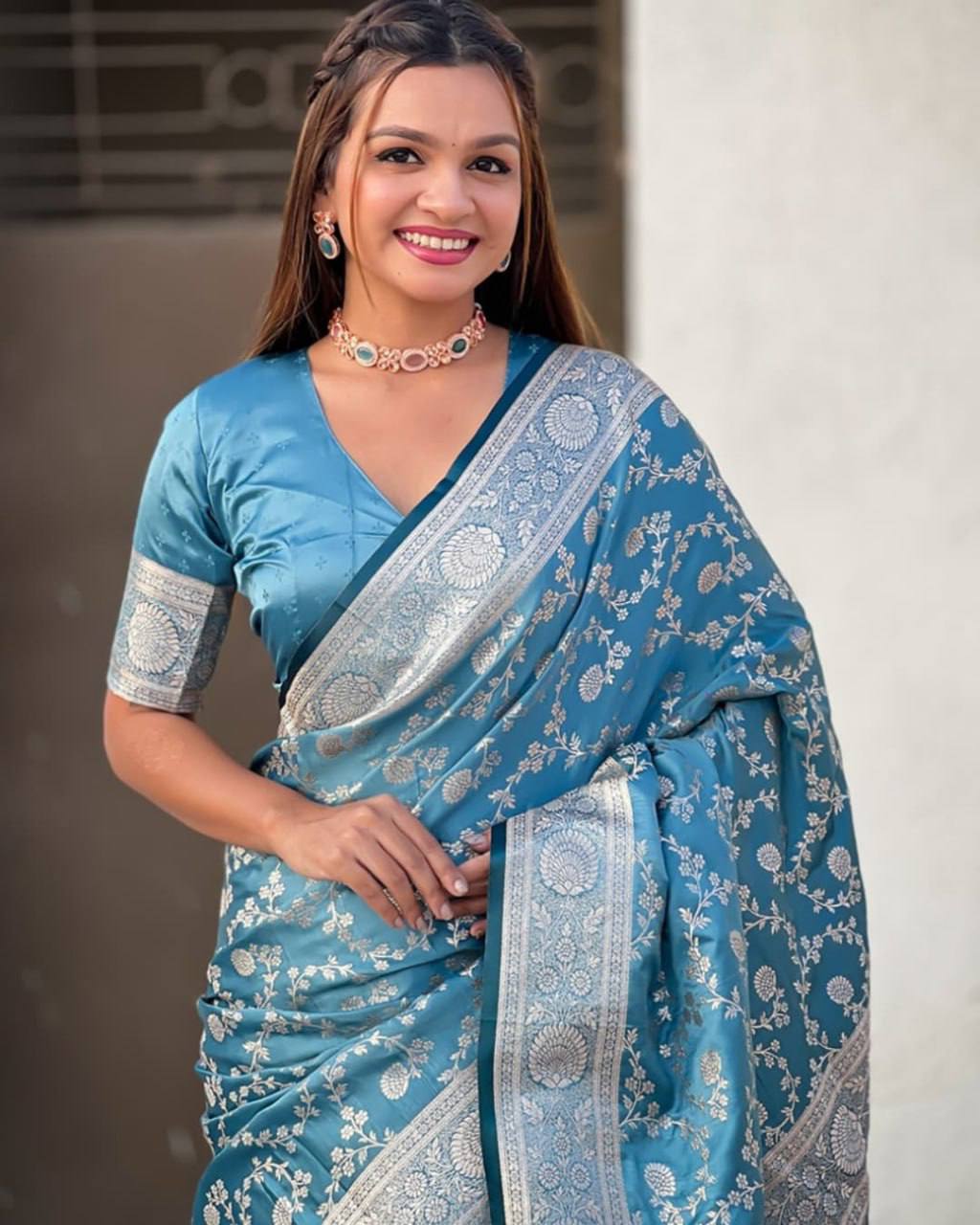 Regal Soft Lichi Silk Saree with Rich Jacquard Weave & Designer Pallu