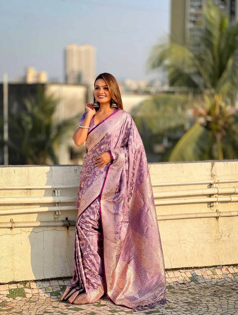 Regal Soft Lichi Silk Saree with Rich Jacquard Weave & Designer Pallu