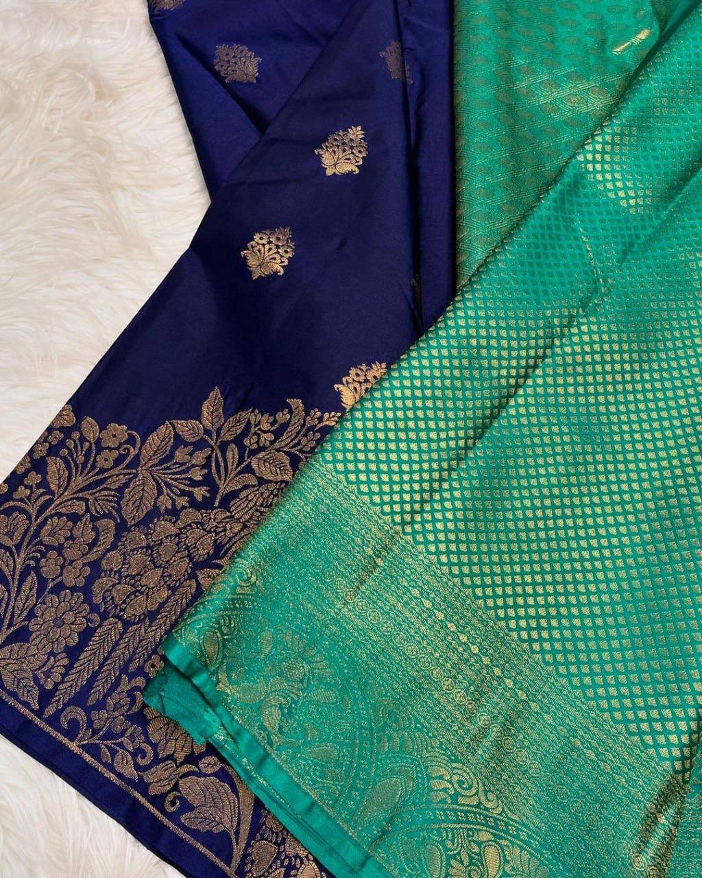 Elegant Soft Lichi Silk Saree with Regal Jacquard Pattern & Rich Pallu