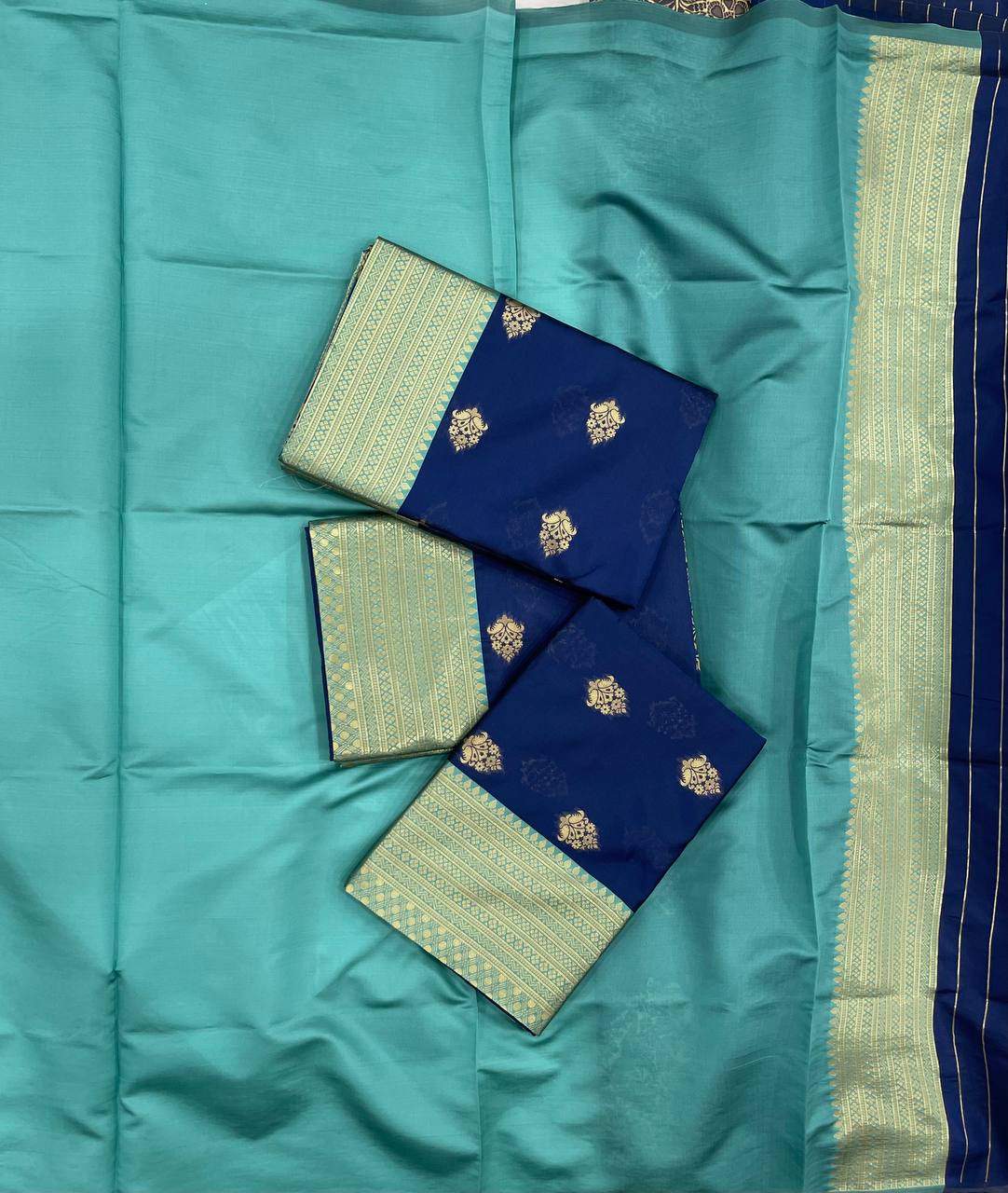 Elegant Soft Lichi Silk Saree with Regal Jacquard Pattern & Rich Pallu