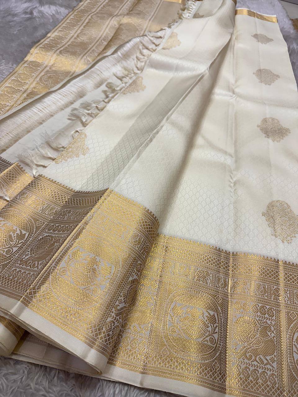 Classic Soft Lichi Silk Saree with All-Over Jacquard Elegance & Rich Pallu