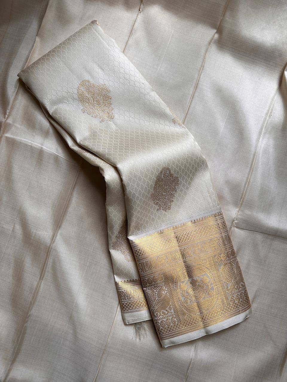 Classic Soft Lichi Silk Saree with All-Over Jacquard Elegance & Rich Pallu
