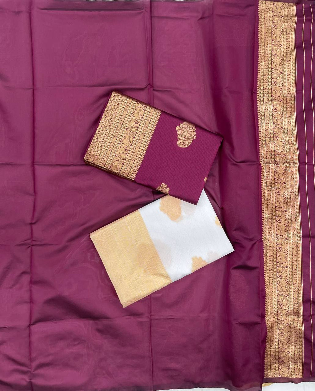 Classic Soft Lichi Silk Saree with All-Over Jacquard Elegance & Rich Pallu