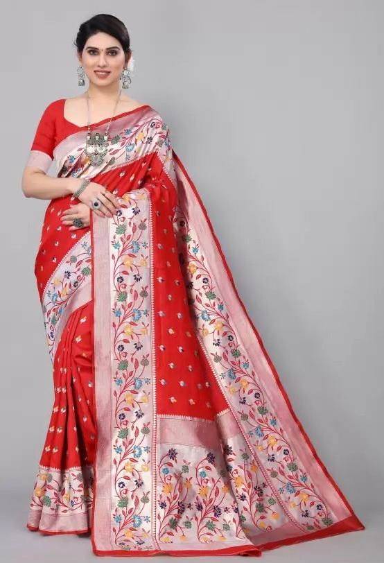 Elegant Soft Lichi Silk Saree with Jacquard Artistry & Statement Pallu