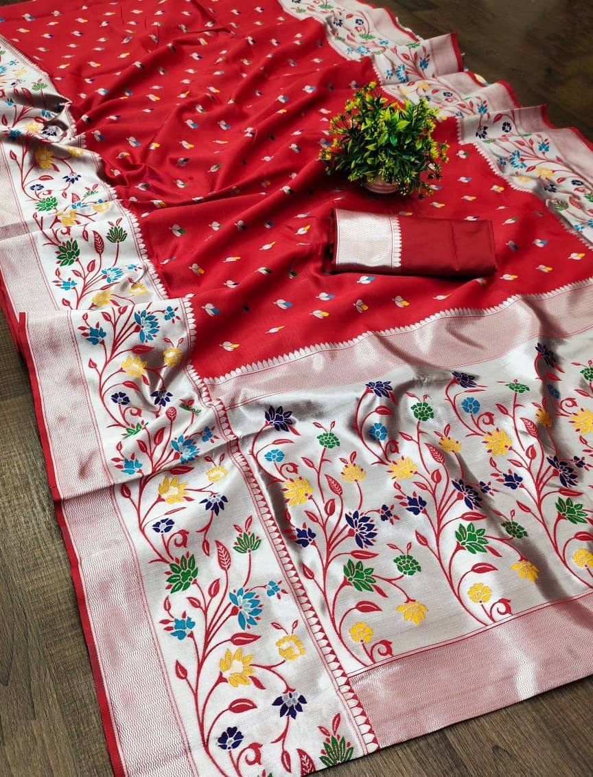 Elegant Soft Lichi Silk Saree with Jacquard Artistry & Statement Pallu