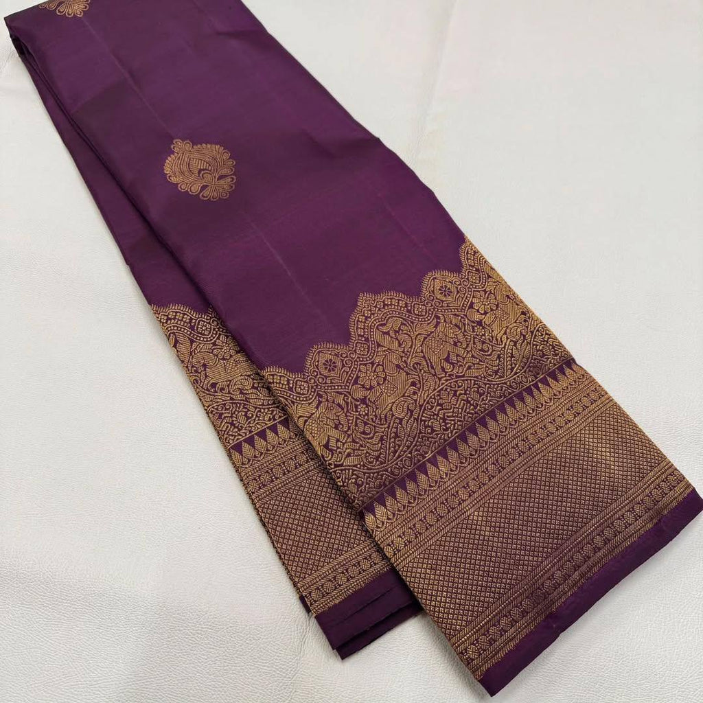 Graceful Lichi Silk Saree with Intricate Jacquard Design & Rich Pallu